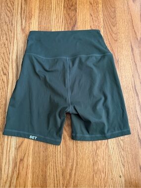 SET active green athletic biker shorts M